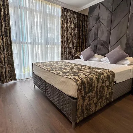 Alice Hotel *