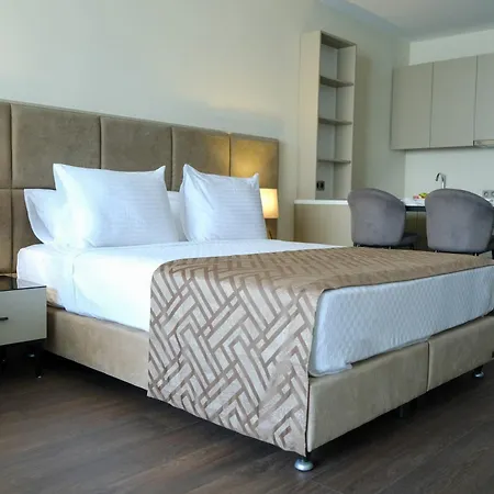 Alice Hotel *