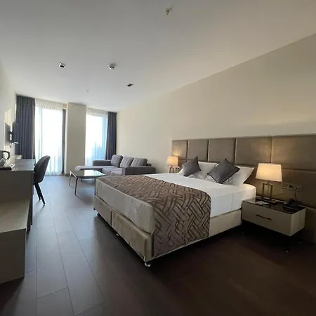 Alice Hotel *